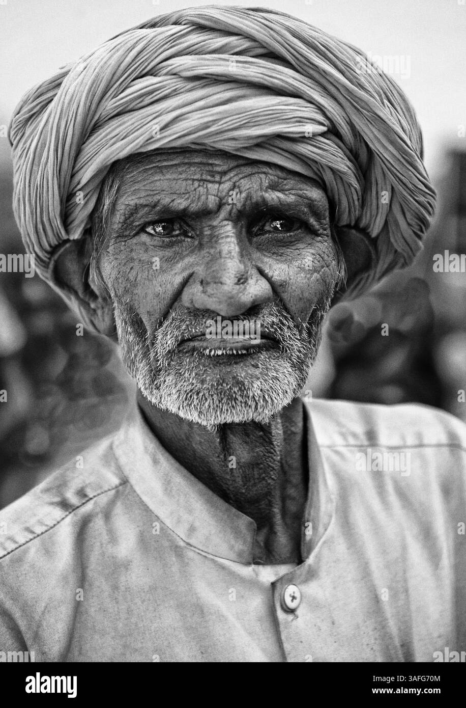 26 marzo 2012 - Udaipur, Rajasthan, India - i turbani indossati dagli uomini nel Rajasthan significano la professione ancestrale della famiglia per il modo in cui è legata. (Immagine di credito: © Jaina Mishra/ZUMAPRESS.com) Foto Stock