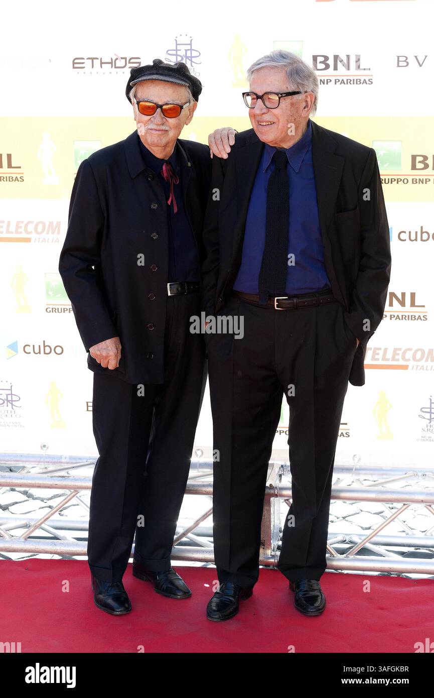 4 maggio 2012 - Roma, Italia - ROMA (ITALIA) - (L-R) i registi italiani Vittorio Taviani e Paolo Taviani partecipano ai "David di Donatello 2012 Awards" all'Auditorium della conciliazione di Roma. (Immagine di credito: © Shotpress/ZUMAPRESS.com) Foto Stock