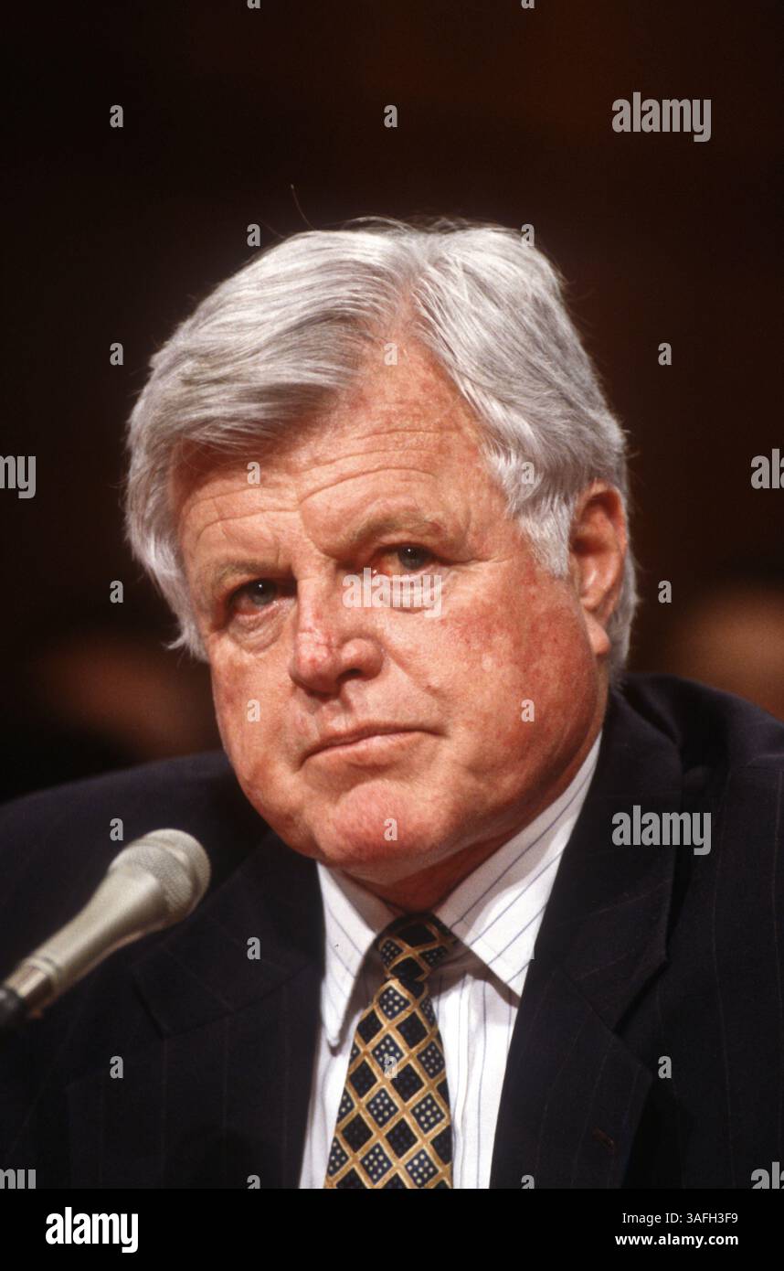 11 marzo 1997 - Washington, DC, USA - il senatore Ted Kennedy nell'audizione del Comitato di Intelligence del Senato sulla nomina di Anthony Lake a Direttore della CIA l'11 marzo 1997. (Immagine di credito: © Richard Ellis/ZUMAPRESS.com) Foto Stock