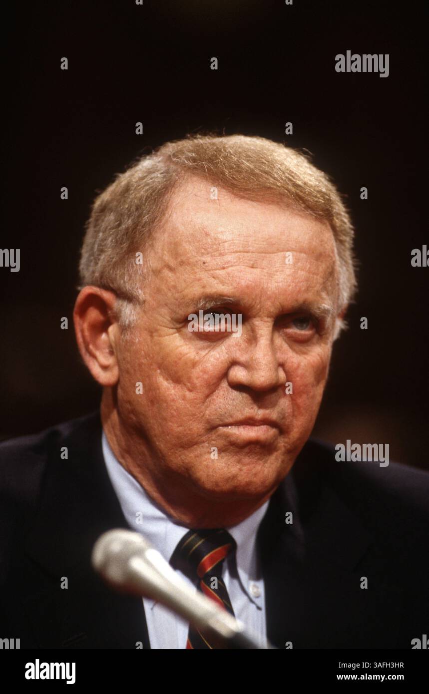 11 marzo 1997 - Washington, DC, USA - il senatore Warren Rudman nell'audizione del Comitato di Intelligence del Senato sulla nomina di Anthony Lake a Direttore della CIA l'11 marzo 1997. (Immagine di credito: © Richard Ellis/ZUMAPRESS.com) Foto Stock