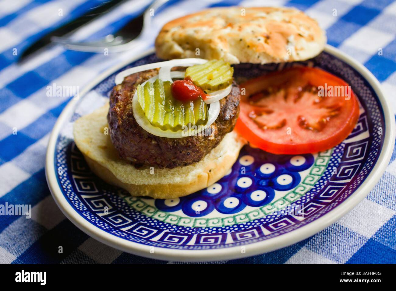 4 aprile 2012 - St. Louis, Missouri, Stati Uniti - prova un hamburger di bisonte per un'alternativa al manzo. Bison è più magro e può usare un po' di grasso in più, ad esempio dalle uova. (Immagine di credito: © Erik M. Lunsford/St. Louis Post-Dispatch/MCT/ZUMAPRESS.com) Foto Stock
