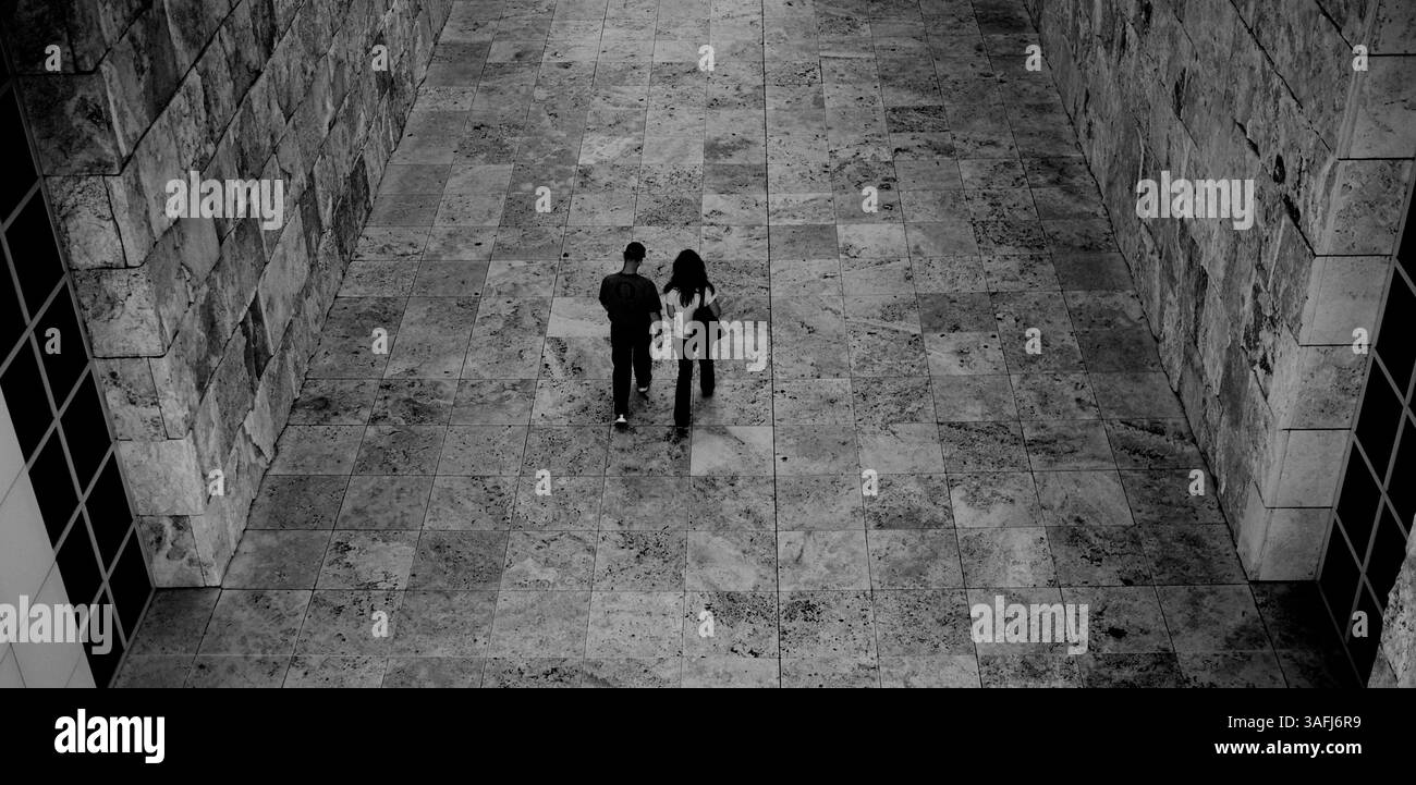 30 ottobre 2010 - Los Angeles, California, Stati Uniti - un paio di cammini attraverso il Getty Museum. Il J. Paul Getty Museum del Getty Center di Los Angeles ospita dipinti, disegni, sculture, manoscritti miniati, arti decorative, e fotografie europee e americane. (Immagine di credito: © Pierre Martin/ZUMAPRESS.com) Foto Stock