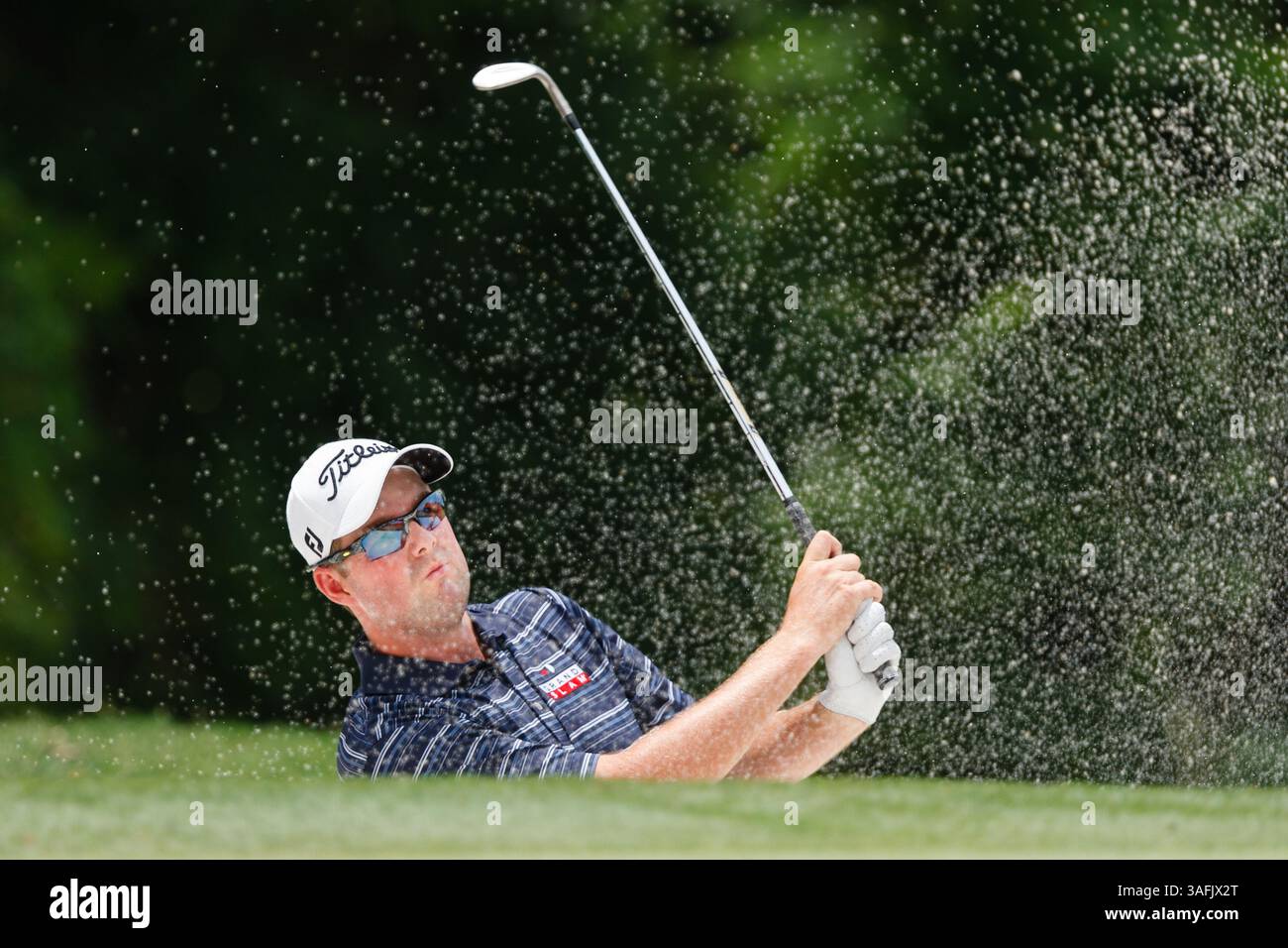 26 maggio 2012 - Fort Worth, Texas, Stati Uniti - Marc Leishman esplode da un bunker verde sulla #11 durante il terzo round del Crowne Plaza Invitational al Colonial Action situato al Colonial Country Club. (Immagine di credito: © Andrew Dieb/ZUMAPRESS.com) Foto Stock