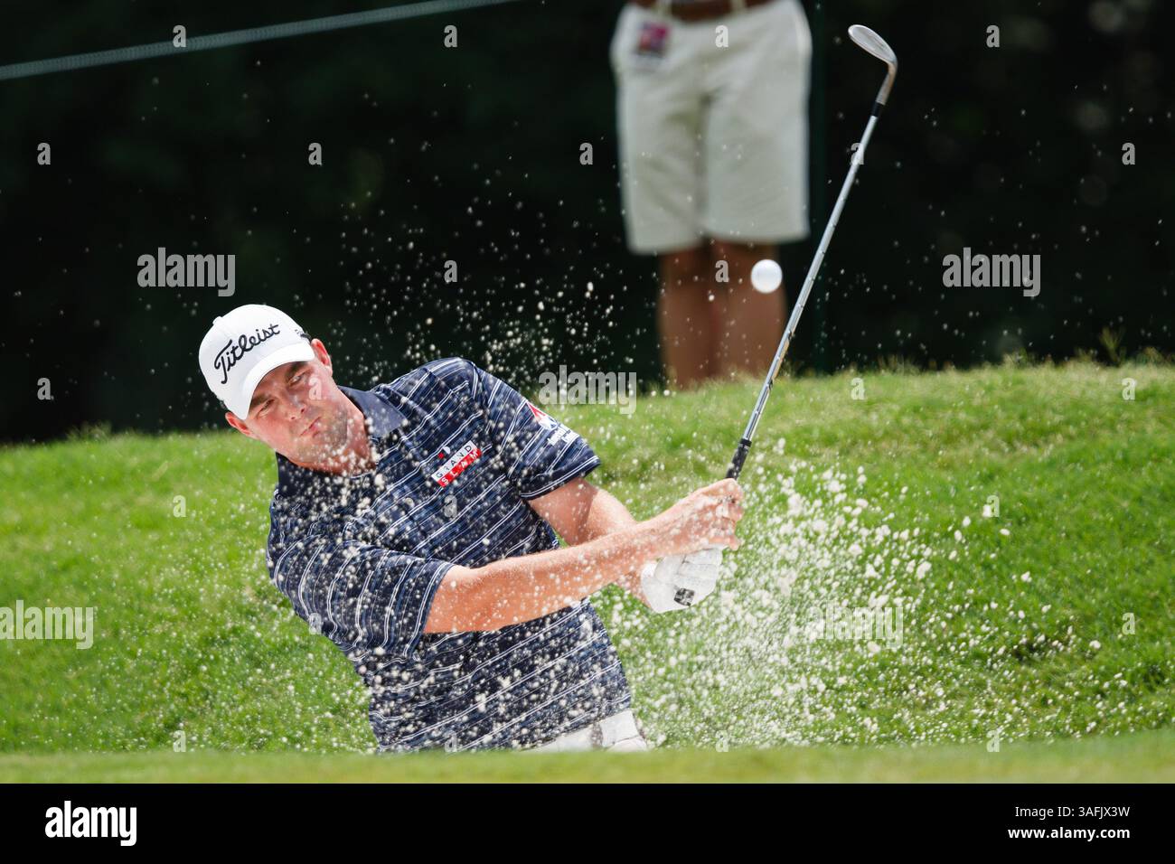 26 maggio 2012 - Fort Worth, Texas, USA - Marc Leishman colpisce da un bunker verde al numero 8 durante il terzo round del Crowne Plaza Invitational al Colonial Action situato al Colonial Country Club. (Immagine di credito: © Andrew Dieb/ZUMAPRESS.com) Foto Stock