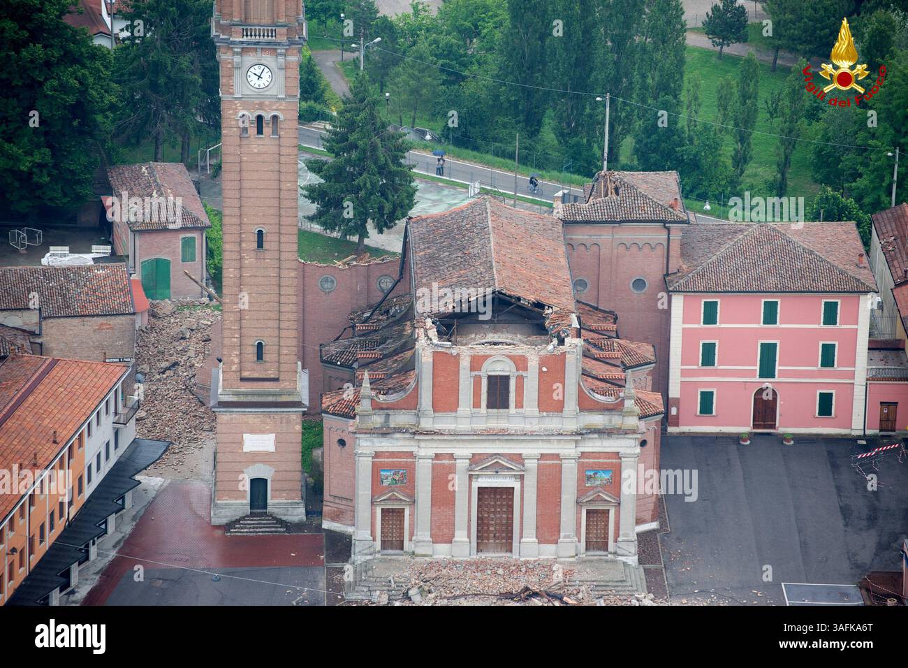 23 maggio 2012 - Modena, Italia - secondo terremoto in Emilia, alta risoluzione immagini panoramiche realizzate dai vigili del fuoco sulla zona sismica. Nella foto: Mirabello (immagine di credito: © Valerio Podrini/Vigili del fuoco/Milestone Media/ZUMAPRESS.com) Foto Stock