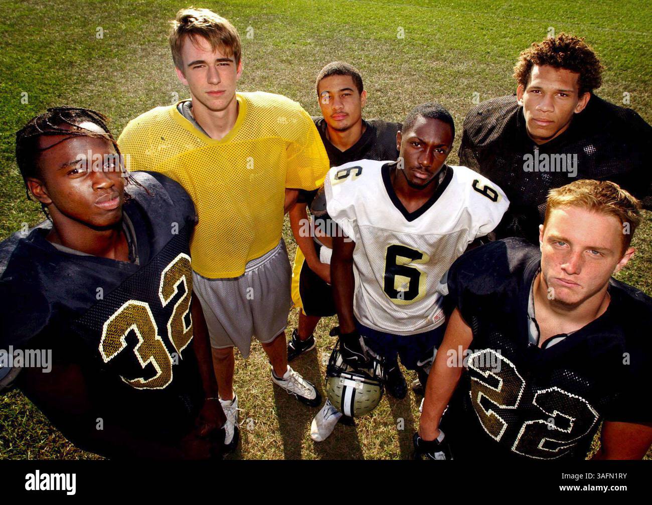 DIDASCALIA: (11/10/2004, Inverness) (L-R) Donnie Ross (WR) Walter Howard (QB), Willie Miller (RB), R.J. Cobb (RB), Thomas Duval (WR) e Izryal Webb (immagine di credito: St Petersburg Times/ZUMAPRESS.com) Foto Stock