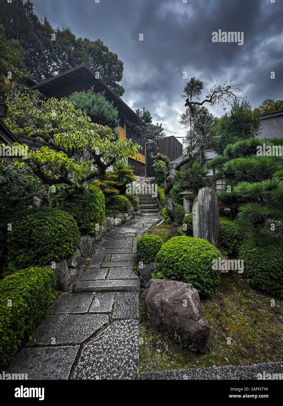 Vedute da Fushimi Inari Taisha Kyoto, Giappone - Immagine stock catturata con smartphone
