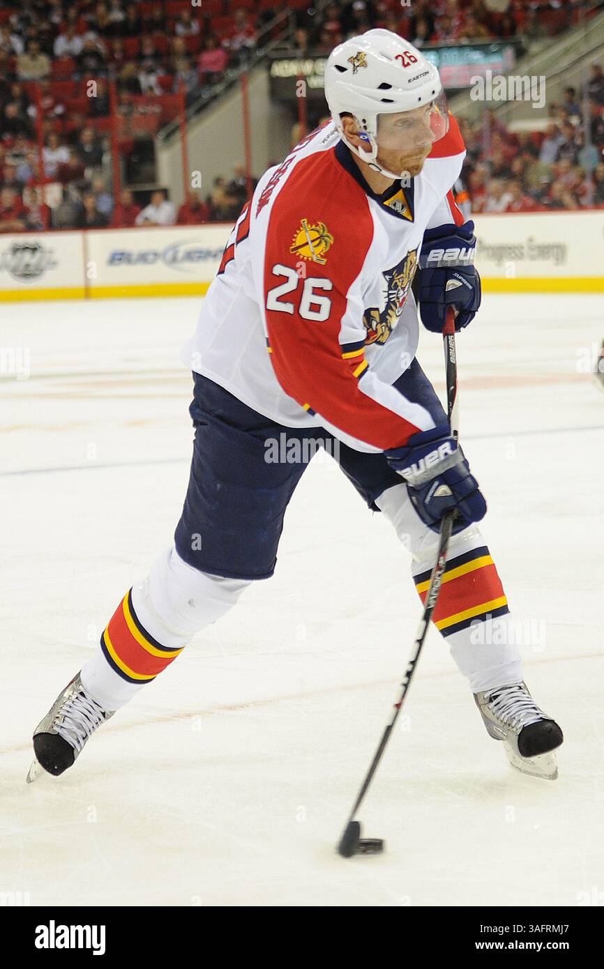 21 marzo 2012: Ala destra dei Florida Panthers Mikael Samuelsson n. 26 in azione durante la partita NHL tra Carolina Hurricanes e Florida Panthers alla PNC Arena di Raleigh, NC. (Immagine di credito: © Evan Pike/Cal Sport Media/ZUMAPRESS.com) Foto Stock
