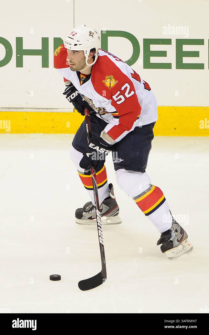 21 marzo 2012: Il difensore dei Florida Panthers Jason Garrison n. 52 in azione durante la partita NHL tra Carolina Hurricanes e Florida Panthers alla PNC Arena di Raleigh, NC. (Immagine di credito: © Evan Pike/Cal Sport Media/ZUMAPRESS.com) Foto Stock