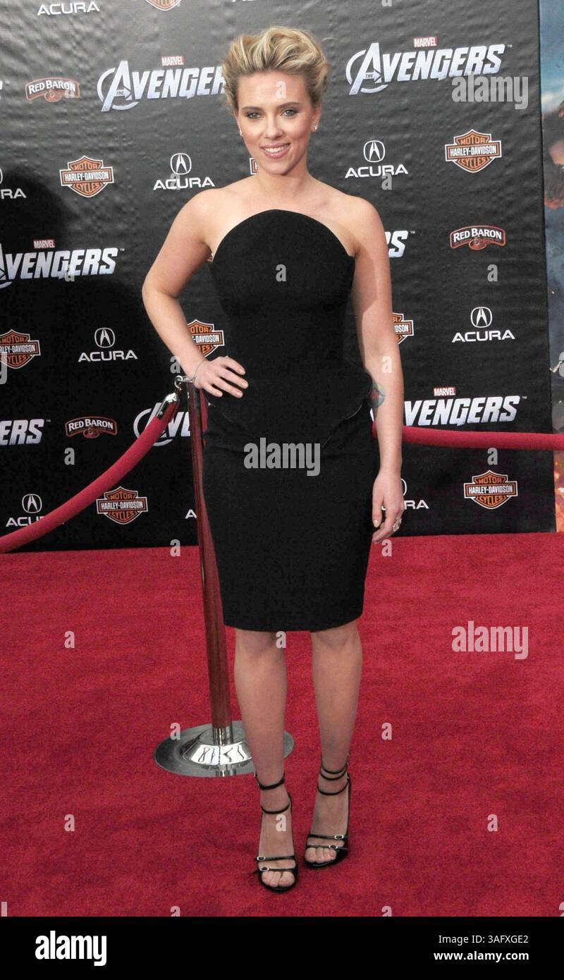 11 aprile 2012 - Los Angeles, California, USA - l'attrice SCARLETT JOHANSSON alla prima dei Vendicatori tenutasi all'El Capitan Theater di Hollywood. (Immagine di credito: © Jeff Frank/ZUMAPRESS.com) Foto Stock