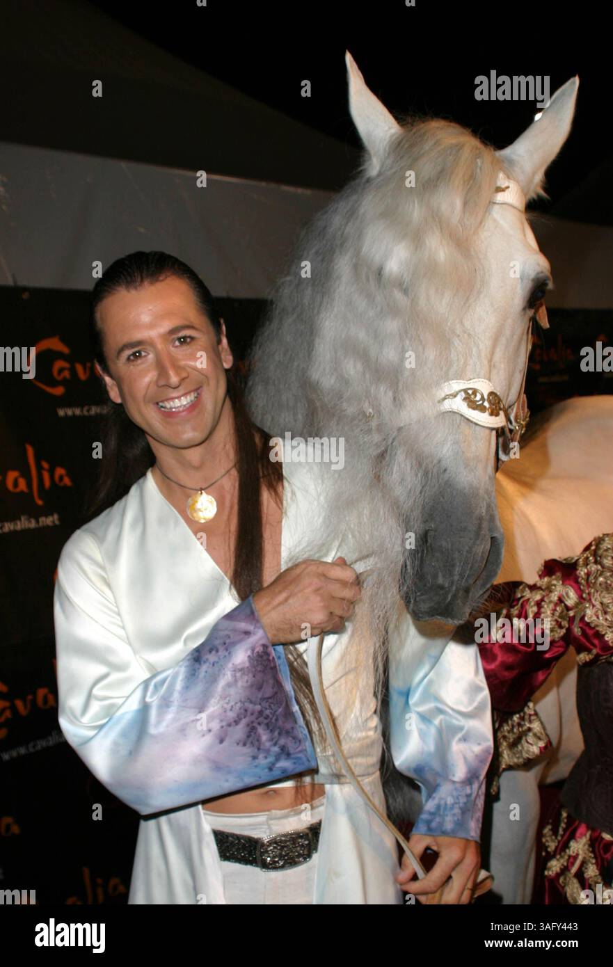 10 novembre 2004; Santa Monica, CA, Stati Uniti; serata inaugurale di Cavalia 'Magical Encounter Horse & Man' al Molo di Santa Monica. (Immagine di credito: Scott Weiner/ZUMAPRESS.com) Foto Stock
