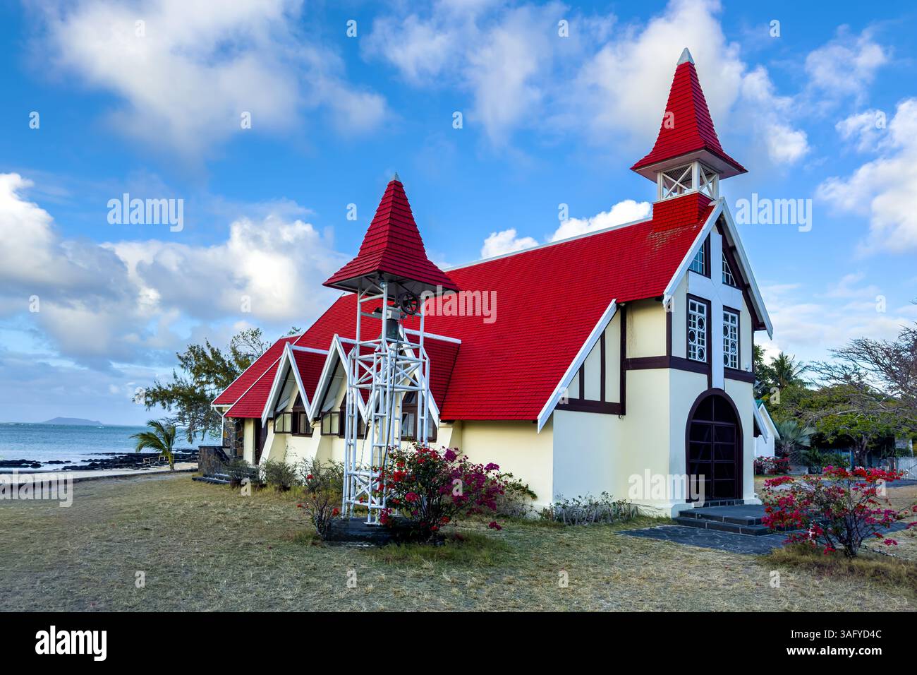 Chiesa cattolica chiamata 'Notre-Dame de Cap Malheureux', Isola Mauritius, Oceano Indiano Foto Stock