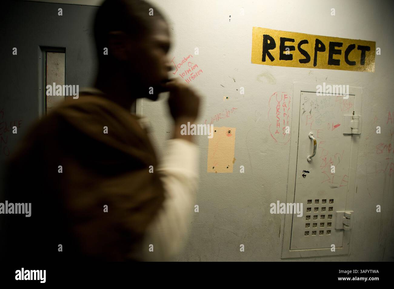 5 gennaio 2010 - Biloxi, Mississippi, Stati Uniti - detenuti nella loro cella presso il Centro di detenzione per minorenni della contea di Harrison a Biloxi. (Immagine di credito: © Sharon Steinmann/ZUMAPRESS.com) Foto Stock