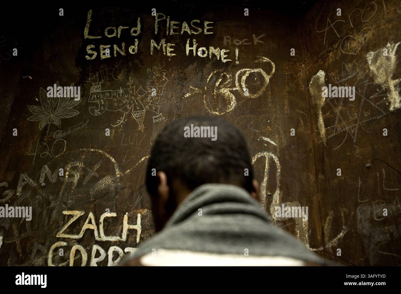 05 gennaio 2010 - Biloxi, Mississippi, Stati Uniti - detenuto nella sua cella coperta di graffiti al Harrison County Juvenile Detention Center di Biloxi. (Immagine di credito: © Sharon Steinmann/ZUMAPRESS.com) Foto Stock