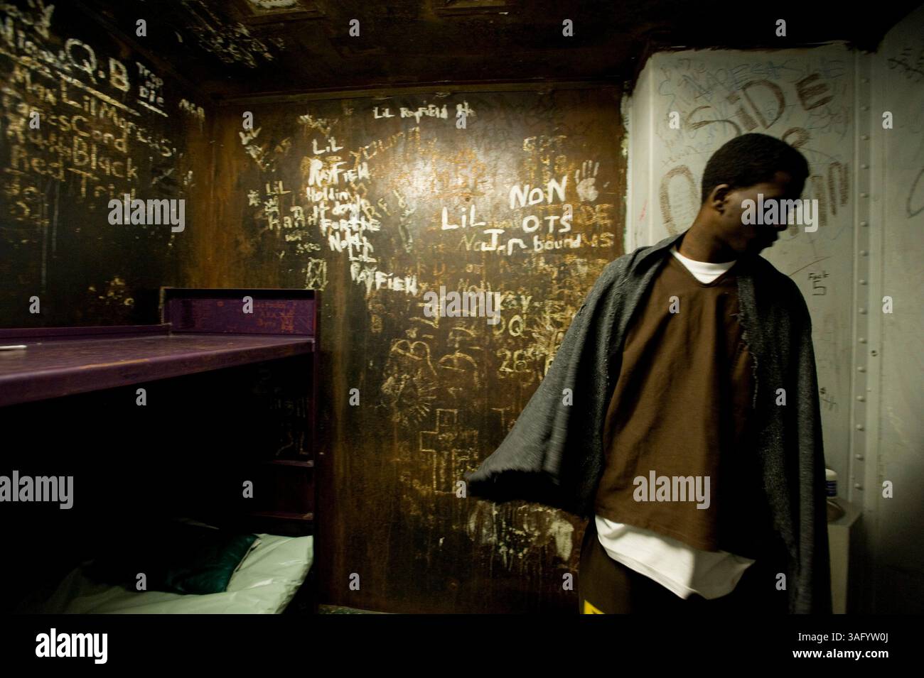 05 gennaio 2010 - Biloxi, Mississippi, Stati Uniti - detenuto nella sua cella coperta di graffiti al Harrison County Juvenile Detention Center di Biloxi. (Immagine di credito: © Sharon Steinmann/ZUMAPRESS.com) Foto Stock