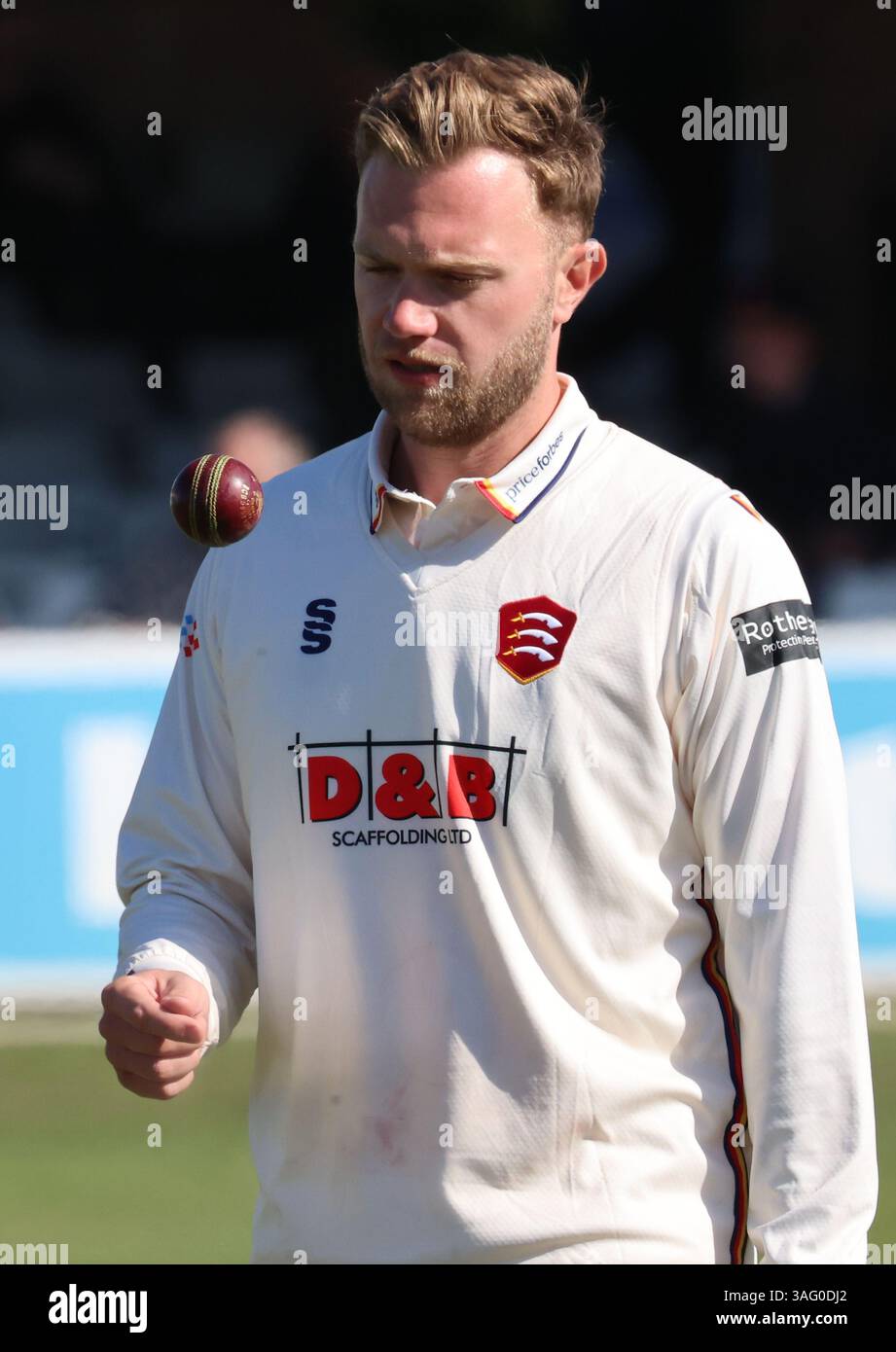 Chelmsford, Regno Unito. 7 aprile 2025. CHELMSFORD, INGHILTERRA - durante la Rothesay County Championship Division 1, Day Four Cricket Match tra Essex e Surrey all'Ambaassador Cruise Line Ground, Chelmsford, Essex il 7 aprile 2025 a Chelmsford, Inghilterra. Crediti: Action foto Sport/Alamy Live News Foto Stock