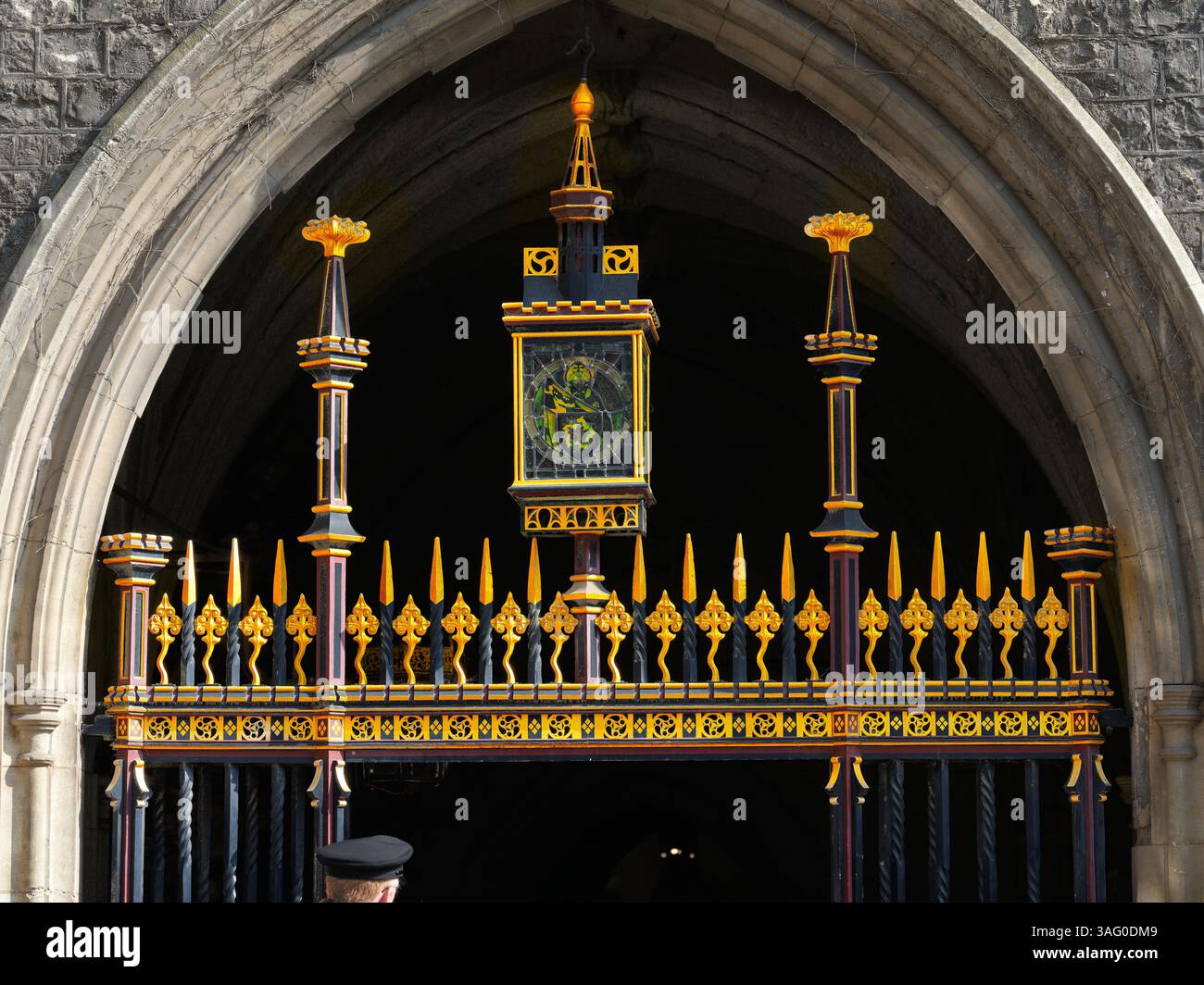 Porta d'ingresso dorata all'Abbazia di Westminster, Londra, Inghilterra. Foto Stock