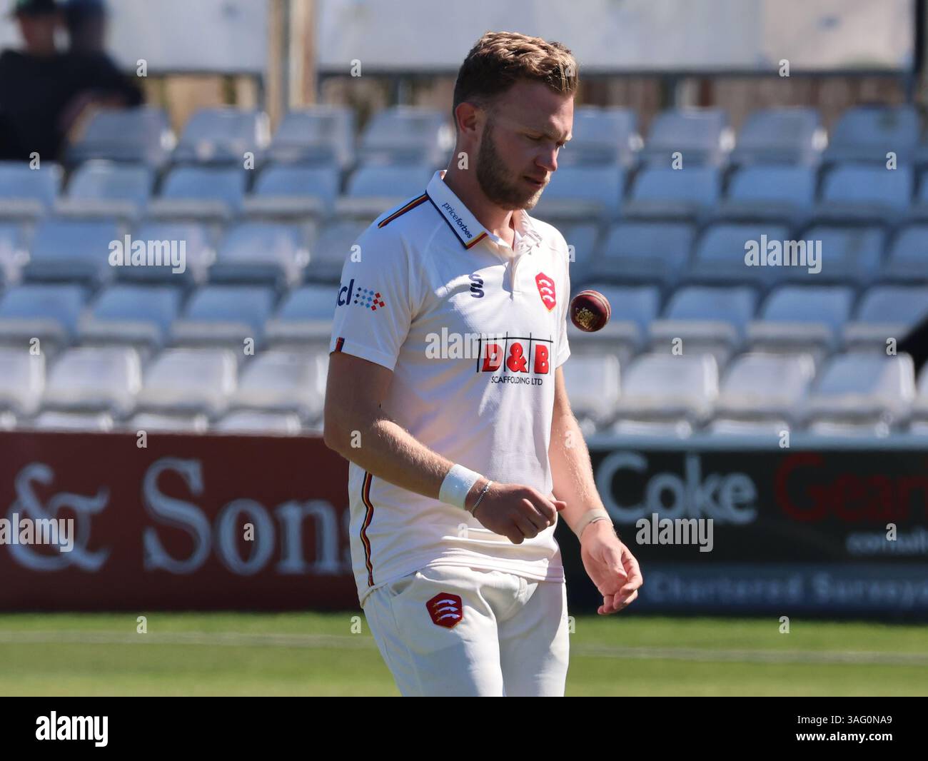 Chelmsford, Regno Unito. 7 aprile 2025. CHELMSFORD, INGHILTERRA - Simon Cook dell'Essex durante la Rothesay County Championship Division 1, Day Four Cricket Match tra Essex e Surrey all'Ambaassador Cruise Line Ground, Chelmsford, Essex il 7 aprile 2025 a Chelmsford, Inghilterra. Crediti: Action foto Sport/Alamy Live News Foto Stock