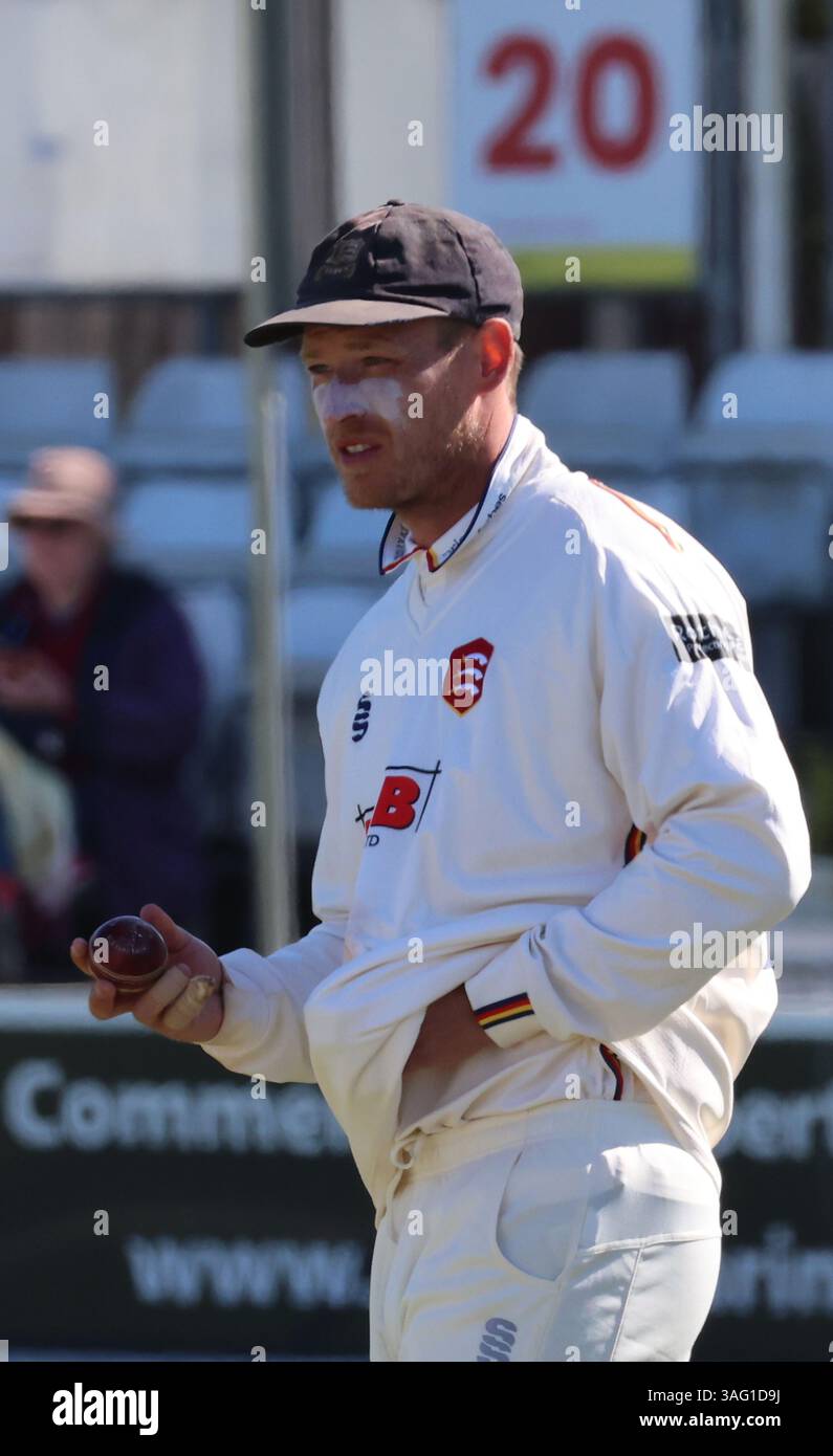 Chelmsford, Regno Unito. 7 aprile 2025. CHELMSFORD, INGHILTERRA - l'Essex Tom Westley durante la Rothesay County Championship Division 1, Day Four Cricket Match tra Essex e Surrey all'Ambaassador Cruise Line Ground, Chelmsford, Essex il 7 aprile 2025 a Chelmsford, Inghilterra. Crediti: Action foto Sport/Alamy Live News Foto Stock