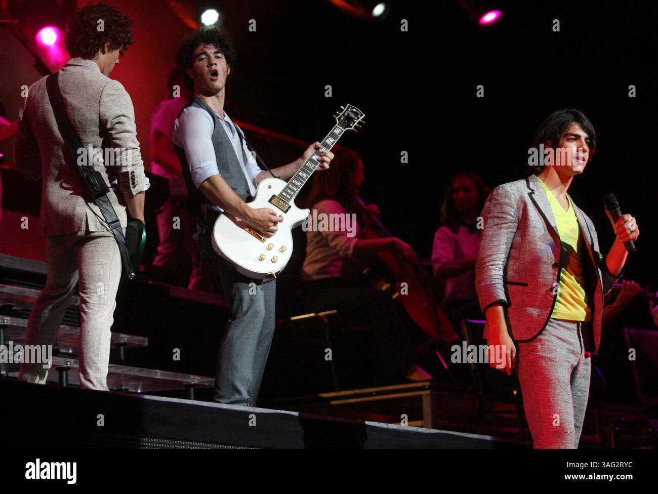 DIDASCALIA: KERI WIGINTON | TIMES PT 293971 WIGI jonas 26 09/04/2008 Tampa Nick, Kevin e Joe Jonas si esibiscono in uno spettacolo sold out per i Jonas Brothers al Ford Amphitheatre giovedì sera. I Veronicas e Demi Lovato aprirono per la band (Credit Image: St Petersburg Times/ZUMAPRESS.com) Foto Stock