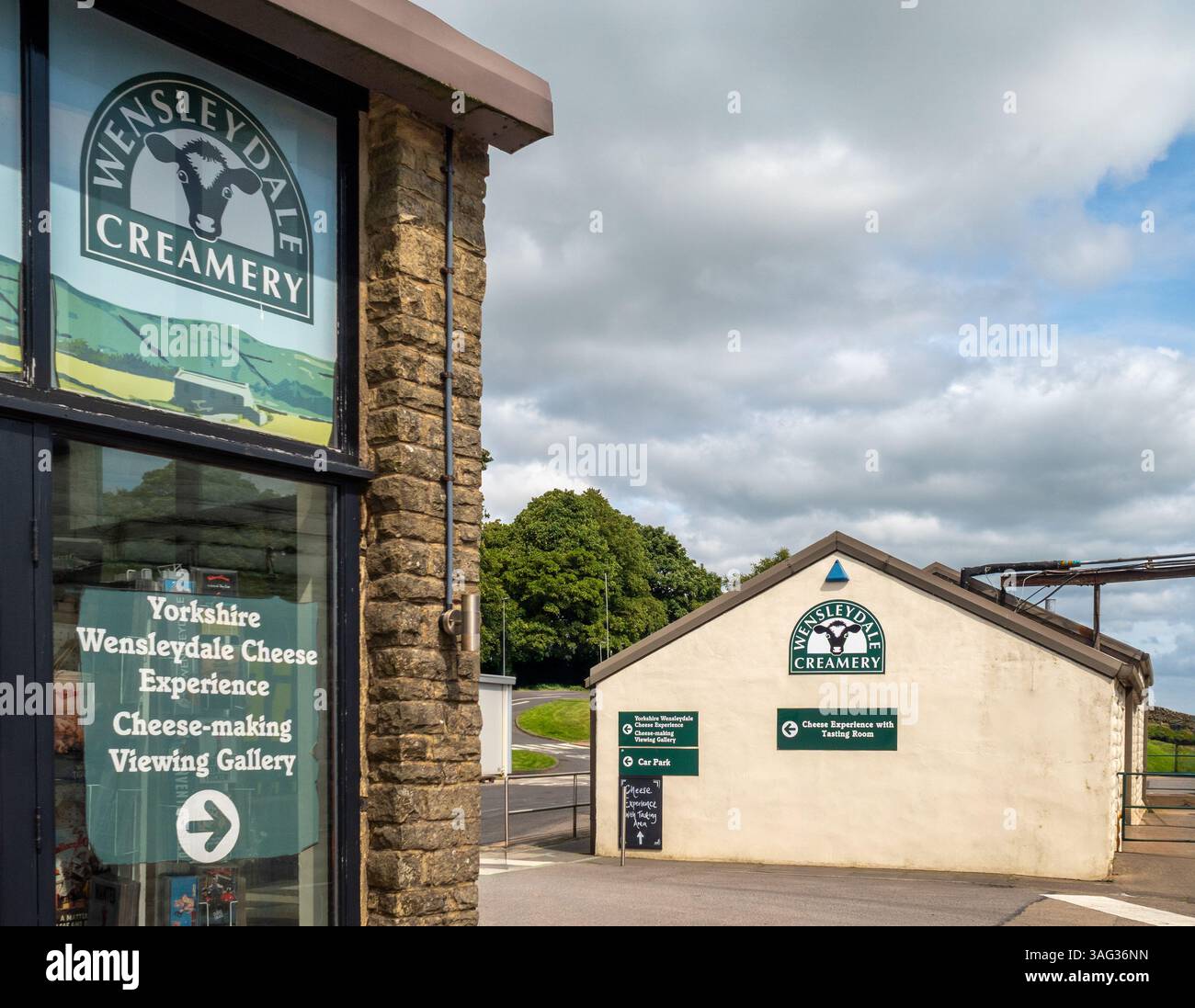 Vista esterna della Wensleydale Creamer's Cheese Experience and Tasting Room. Hawes. North Yorkshire, Regno Unito Foto Stock