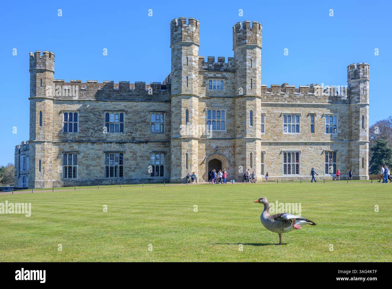 Castello di Leeds, vicino a Maidstone, Kent, Regno Unito. In gran parte ricostruito nel 1823, il castello originale 11thC, in seguito palazzo Tudor molto usato da Enrico VIII Foto Stock