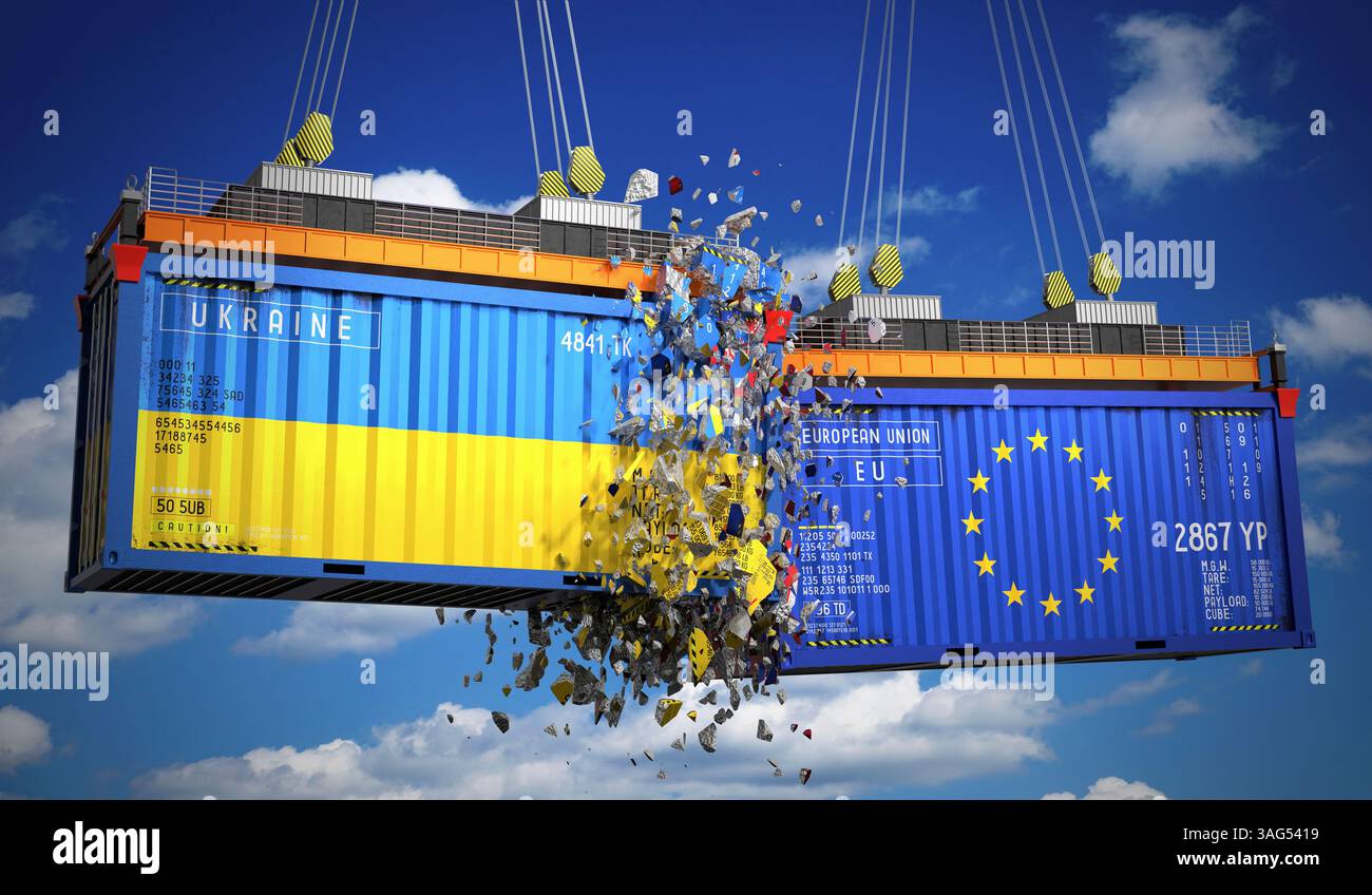 Container cargo con bandiere dell'Ucraina e dell'Unione europea - illustrazione 3D. Foto Stock