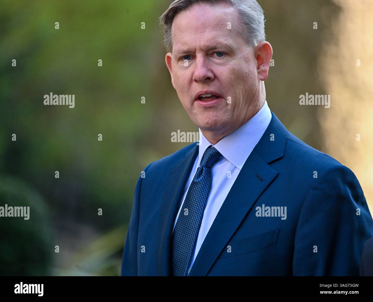 Londra, Regno Unito. 8 aprile 2025. I dirigenti del Comcast visitano 10 Downing Street per incontrare il primo Ministro. È chiaro che questo è in anticipo rispetto a un annuncio importante su un nuovo importante parco a tema nel Regno Unito credito: Ian Davidson/Alamy Live News Foto Stock