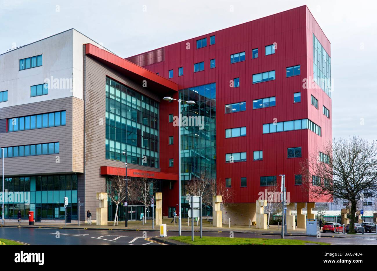 Barnsley College, l'edificio del campus di Old Mill Lane. Barnsley, South Yorkshire, Inghilterra, Regno Unito. Jefferson Sheard Architects, 2011 anni. Foto Stock