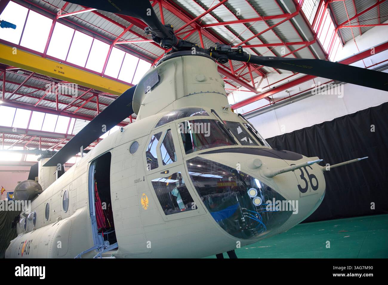 IExterior of the CH47 F modernized Chinook, at the Base de las Fuerzas Aeromóviles del Ejército de Tierra, on April 8, 2025, in Colmenar Viejo, Madrid (Spain). Robles presided over the delivery of the last CH47 F modernized Chinook at the Army's Airmobile Forces Base. After the ceremony, she visited the Simulation Center of the Spanish Army Aviation Academy. 08 APRIL 2025 Jesús Hellín / Europa Press 04/08/2025 (Europa Press via AP) Foto Stock