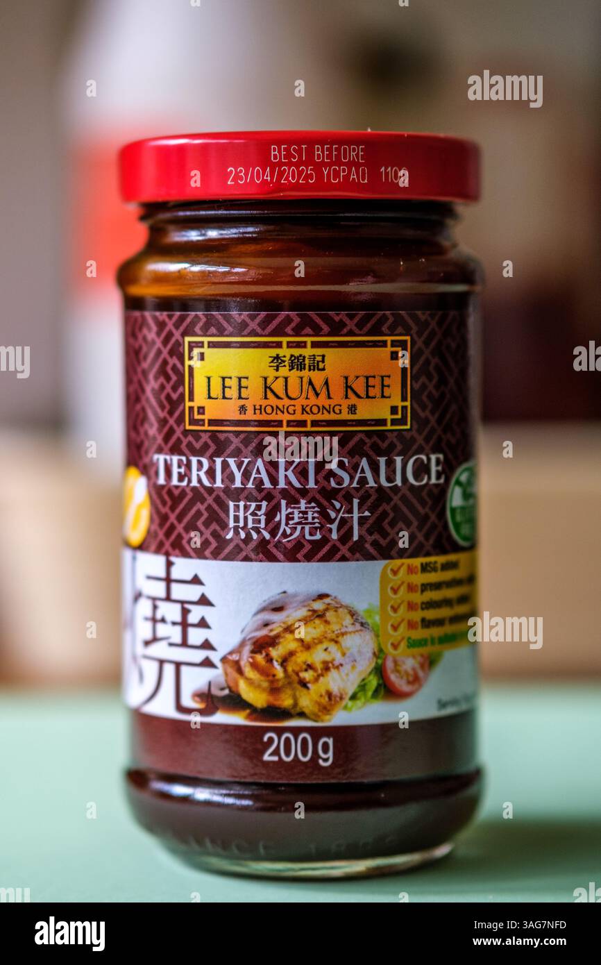 London UK, 8 aprile 2025, Jar of Teriyaki Cooking Ingredient Sauce with No People Foto Stock