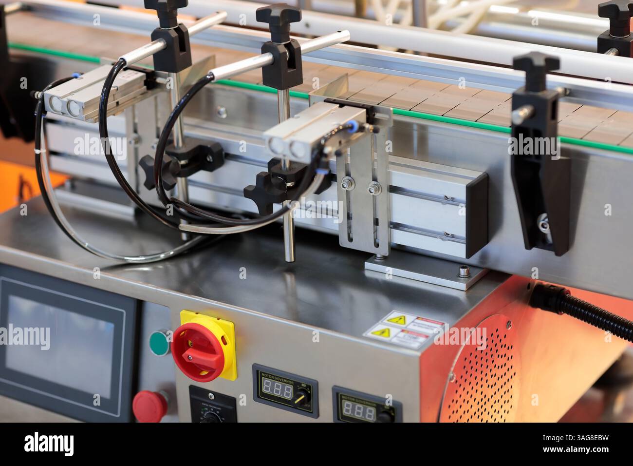 Pannello di controllo della linea del convogliatore automatico. Messa a fuoco selettiva. Foto Stock
