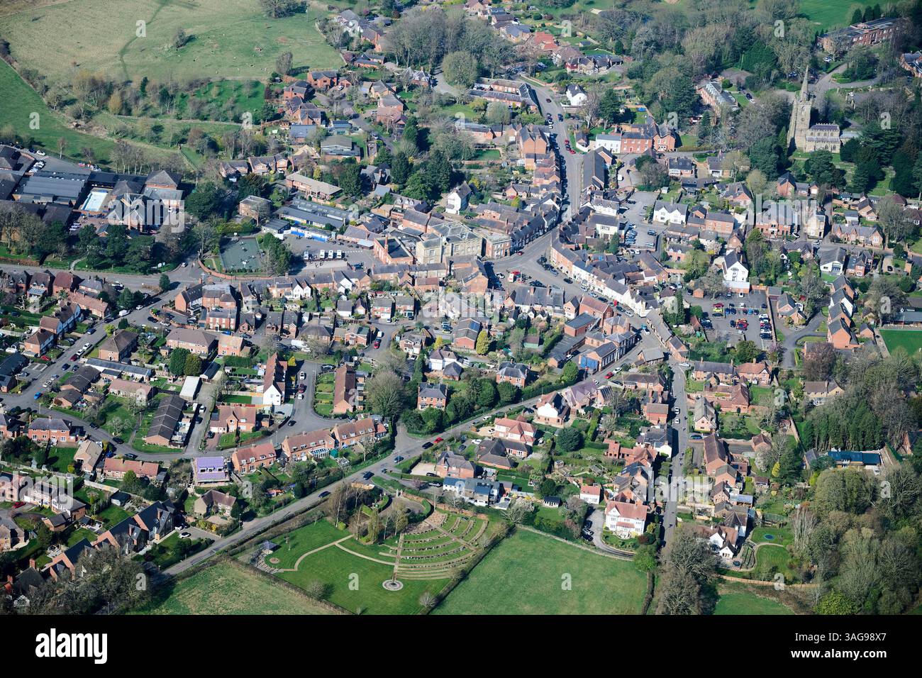Una fotografia aerea della storica città regionale di Market Bosworth, Leicestershire, English East Midlands, Regno Unito Foto Stock