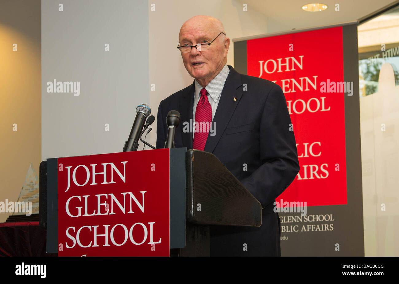 21 giugno 2012 - Washington, District of Columbia, Stati Uniti - l'ex astronauta, il Sen. JOHN GLENN, pronuncia le sue osservazioni prima di assegnare il premio John Glenn School of Public Affairs Excellence in Public Service all'amministratore della NASA C. Bolden, presso il Narian Koshland Science Museum di Washington. (Immagine di credito: © Paul E. Alers/NASA/ZUMAPRESS.com) Foto Stock
