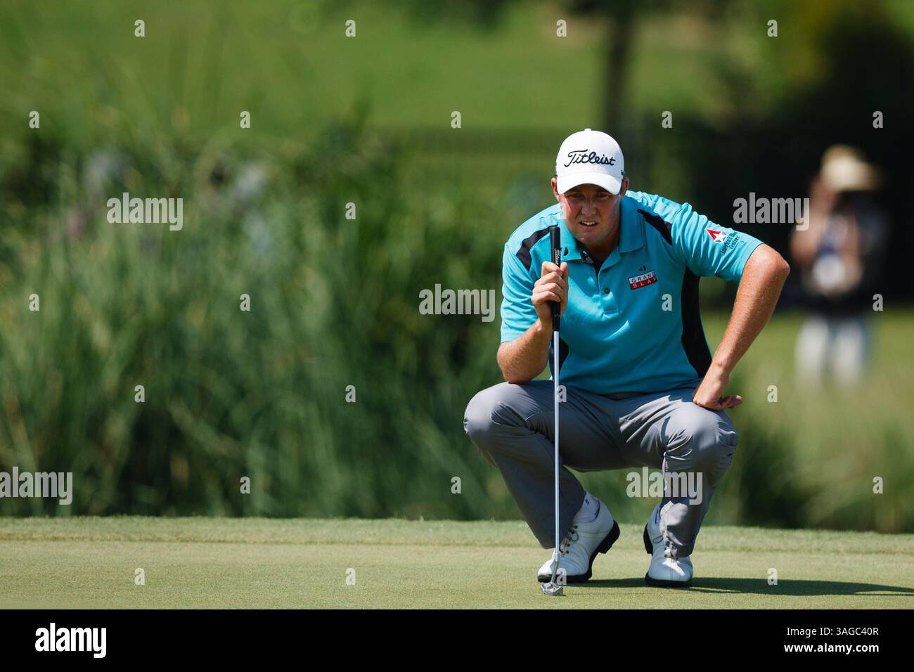 20 maggio 2012 - Las Colinas, Texas, USA - Marc Leishman schiera il suo putt al 17° round dell'azione HP Byron Nelson Championship al TPC Four Seasons Resort. (Immagine di credito: © Andrew Dieb/ZUMAPRESS.com) Foto Stock