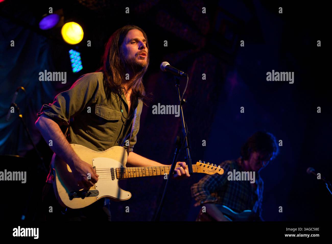15 maggio 2012 - Charlotte, Carolina del Nord, Stati Uniti - il cantante/musicista JONATHON WILSON si esibisce al Visulite Theatre di Charlotte, N.C., il 15 maggio 2012. (Immagine di credito: © Jeff Hahne/ZUMAPRESS.com) Foto Stock