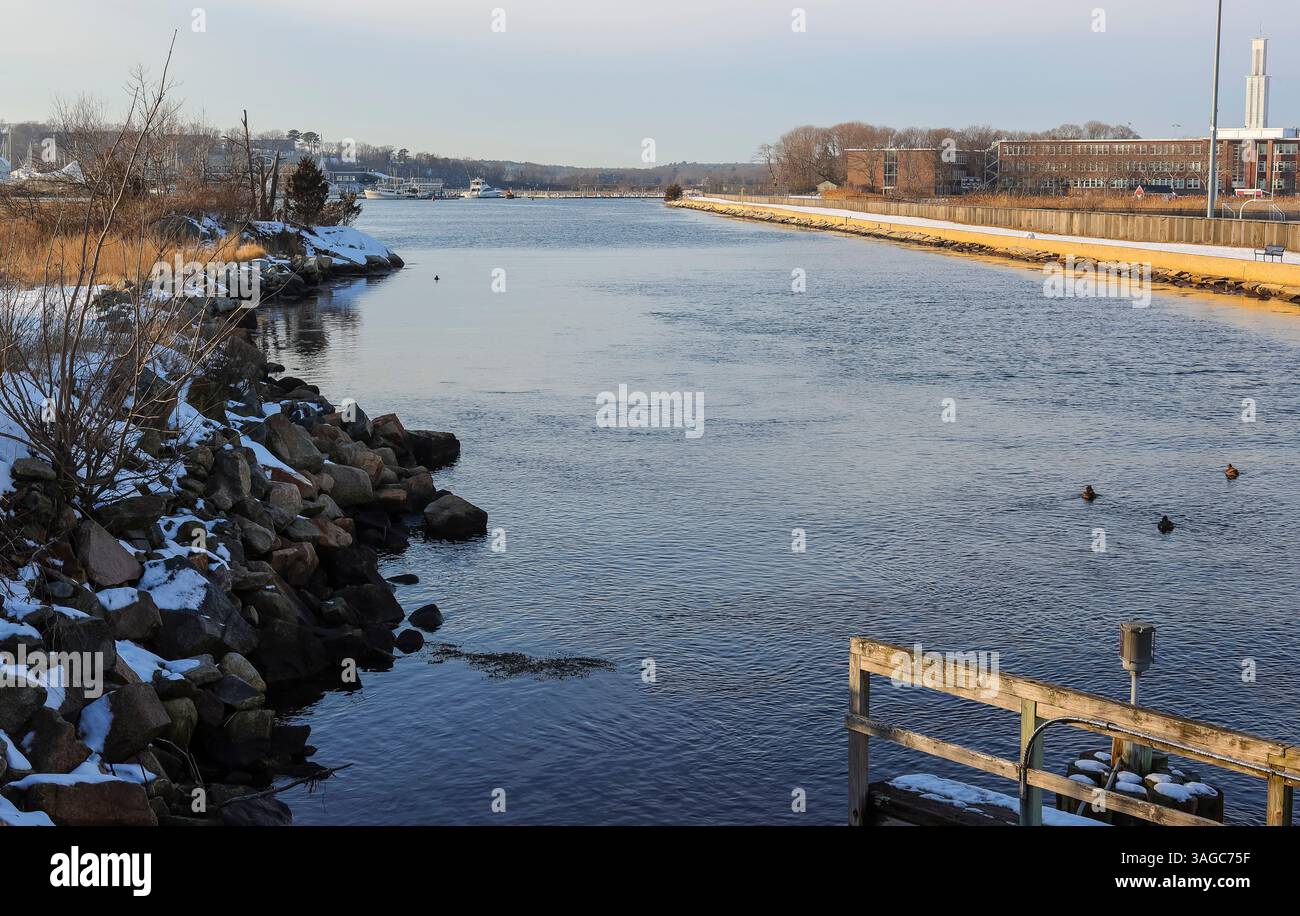 Catturato presso il ponte levatoio nel centro di Gloucester, Mass Gloucester è conosciuto come il primo porto marittimo d'America. Foto Stock
