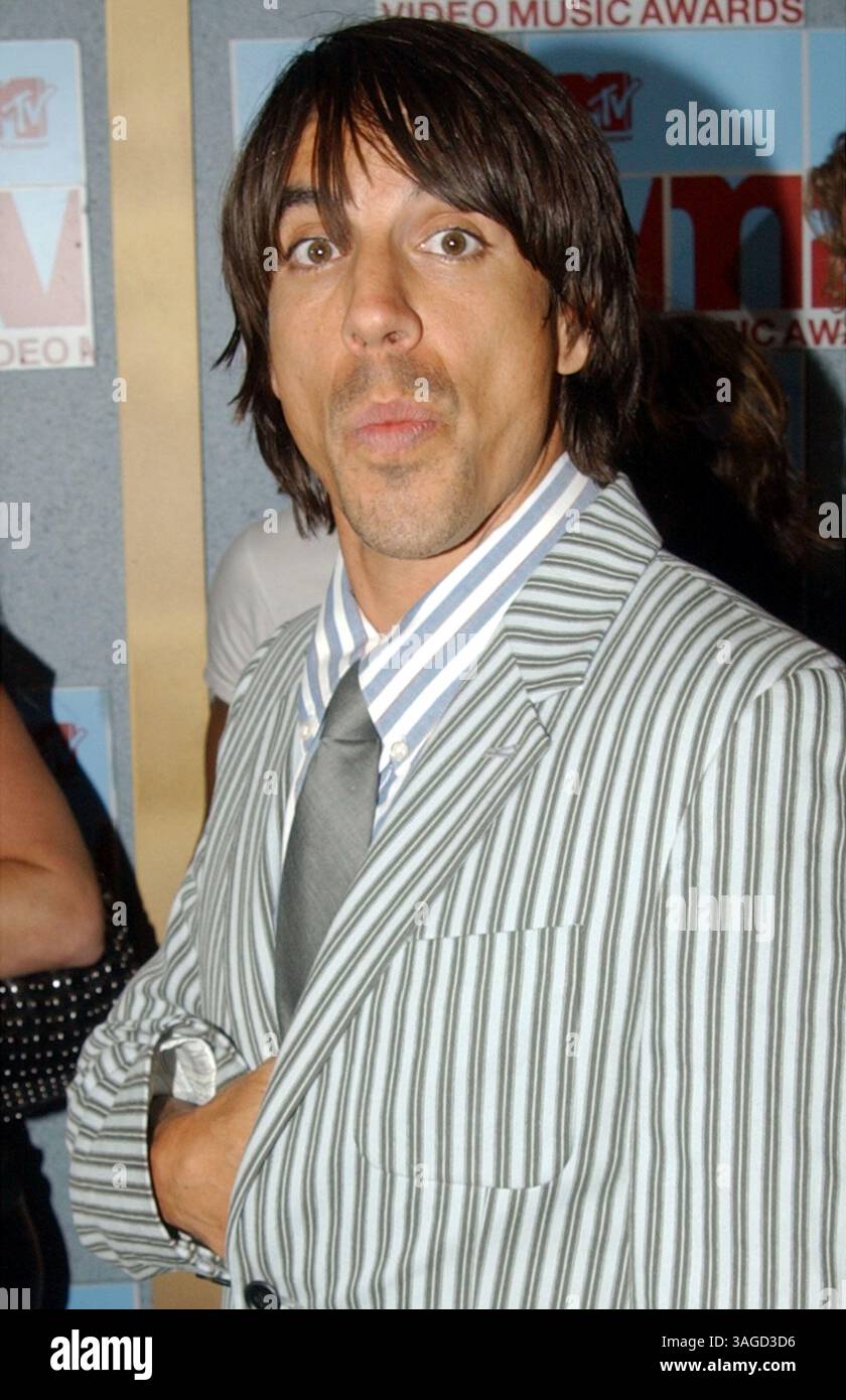29 agosto 2002; New York City, NY, Stati Uniti; ANTHONY KIEDIS dei "Red Hot Chili Peppers" agli MTV VMA del 2002 al radio City Music Hall di New York. (Immagine di credito: Steven Tackeff/ZUMAPRESS.com) Foto Stock