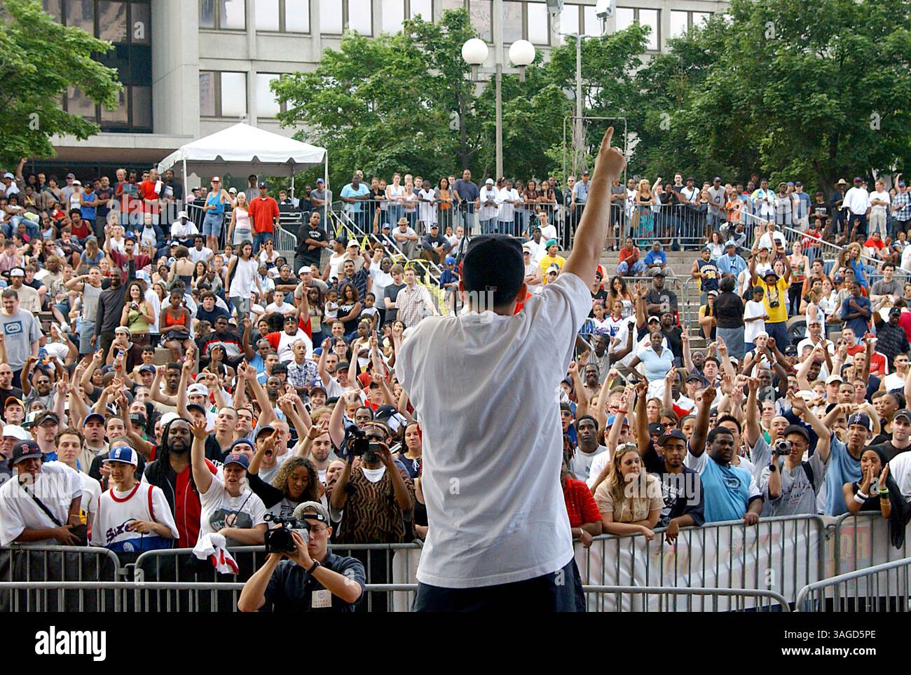 19 luglio 2003; Boston, Massachusetts, Stati Uniti; DJ Clinton al festival Hip Hop di Boston. (Immagine di credito: Steven Tackeff/ZUMAPRESS.com) Foto Stock