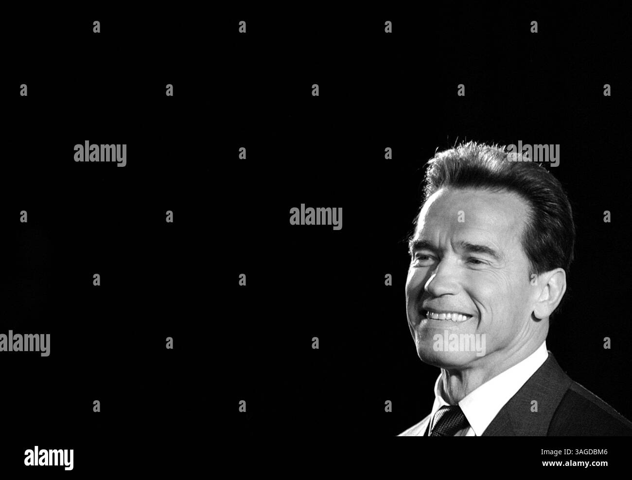 3 novembre 2005 - San Luis Obispo, California, Stati Uniti - il governatore ARNOLD SCHWARZENEGGER si rivolge al pubblico durante un forum sulle elezioni speciali tenutesi presso il Madonna Inn's Expo Center (Credit Image: The Tribune/ZUMAPRESS.com) Foto Stock