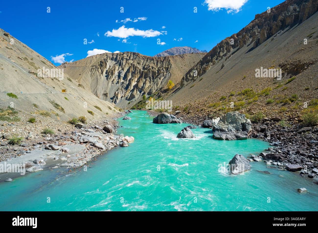 La Terra spirituale dell'India, il fiume Blue Water, il fiume Spiti, Spiti, Himachal Foto Stock