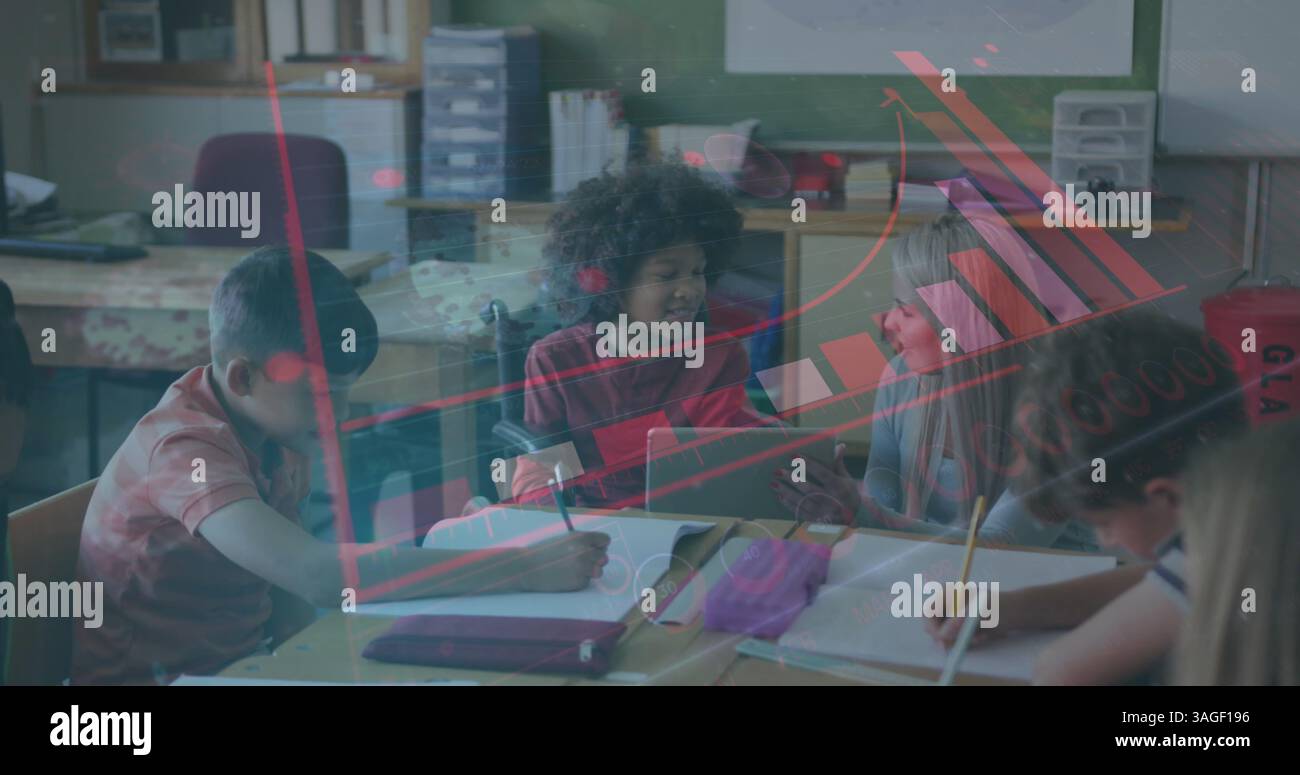 Immagine di statistiche e grafici su un gruppo di bambini seduti in una scrittura in classe Foto Stock