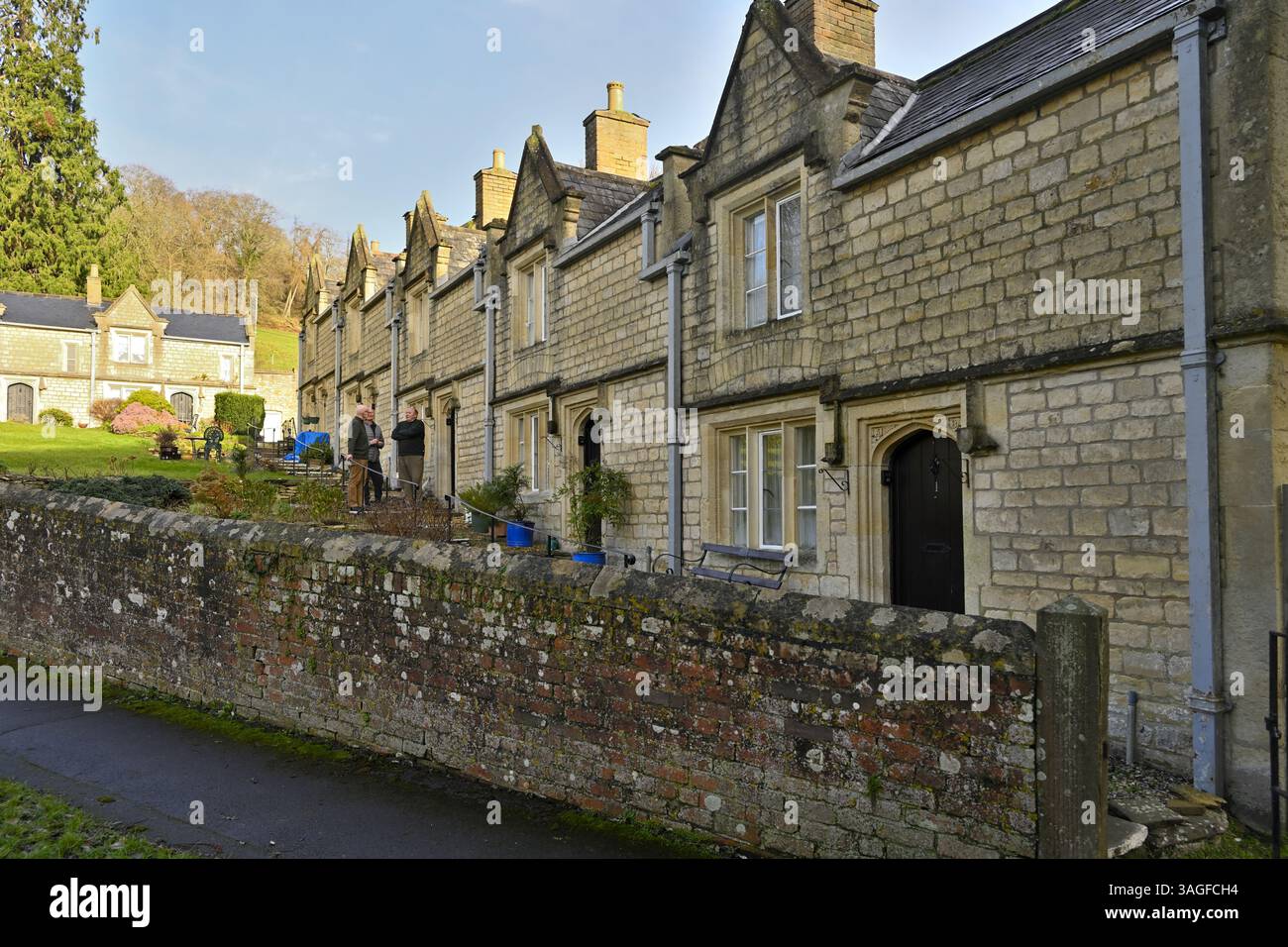 Row of the Ann Bearpacker Almshouses nella città mercato di Wotton-under-Edge, Gloucestershire, Foto Stock