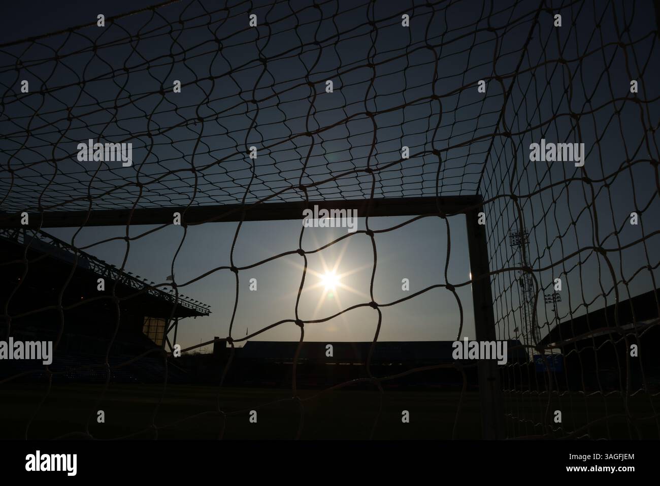 Peterborough, Regno Unito. 8 aprile 2025. London Road sembra perfetto nella pre-partita di sole al Peterborough United contro Birmingham City EFL League One, al Weston Homes Stadium di Peterborough, Cambridgeshire, l'8 aprile 2025. Crediti: Paul Marriott/Alamy Live News Foto Stock