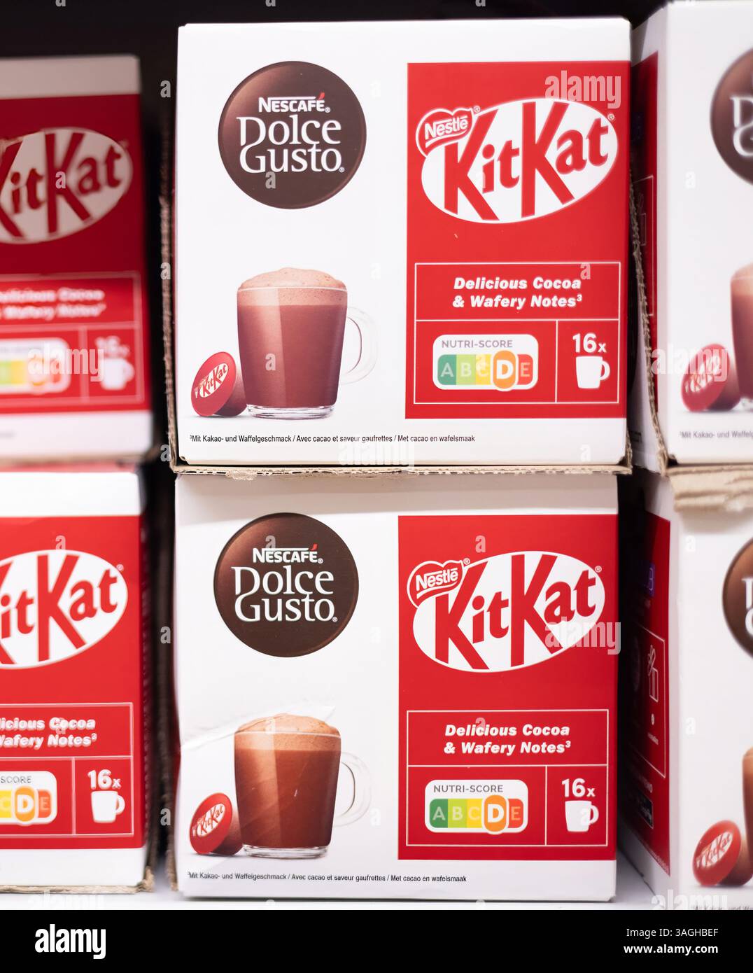 Concediti il sapore ricco e cremoso del KitKat con questo mix di bevande al cioccolato incredibilmente easytomake oggi stesso Foto Stock