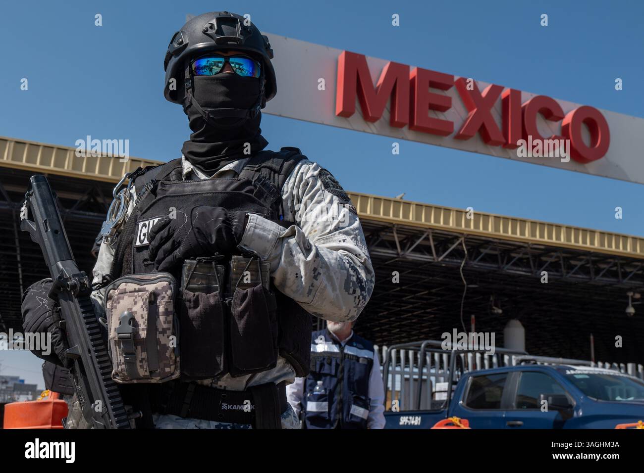 Le forze armate messicane conducono operazioni di sicurezza vicino al confine tra Stati Uniti e Messico a Ciudad Juarez Foto Stock