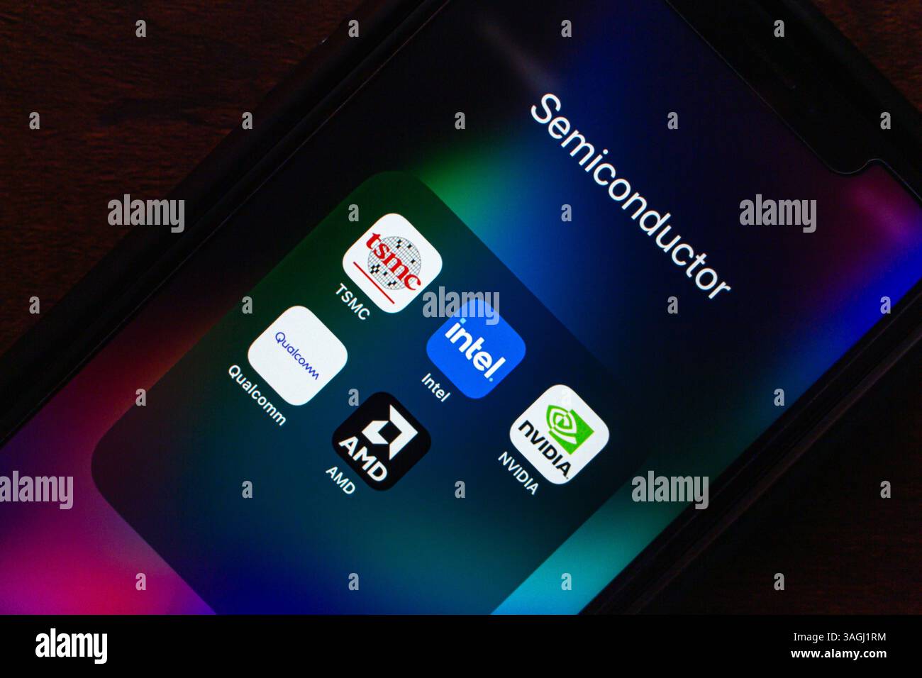 I giganti dei semiconduttori Intel, AMD, NVIDIA, Qualcomm e TSMC vengono visualizzati su iPhone, i principali produttori di chip che plasmano il futuro della tecnologia. Foto Stock