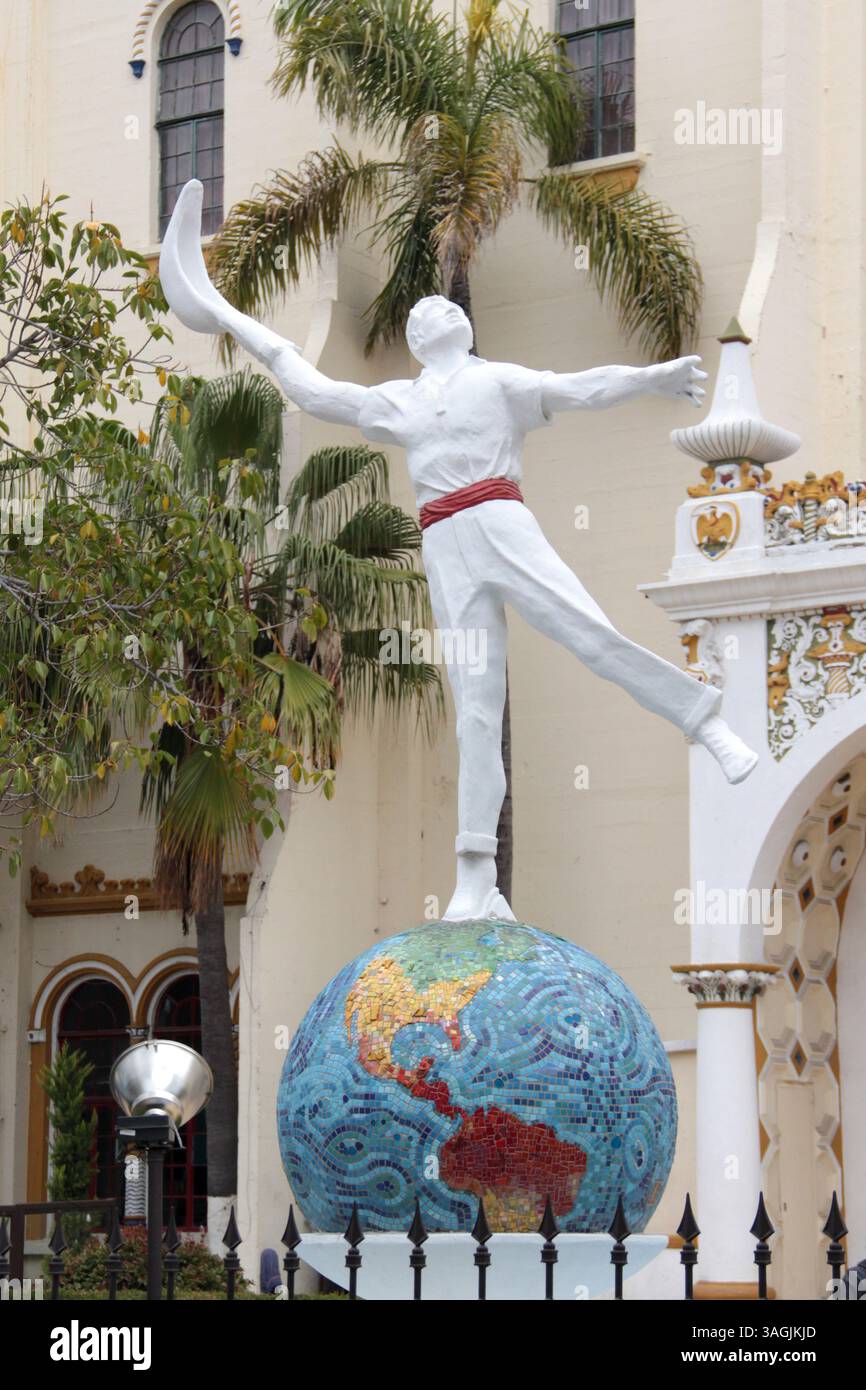 Tijuana, Baja California, Messico - 14 marzo 2025: Il foro Antiguo Palacio Jai Alai è un edificio situato nella città di Tijuana Foto Stock