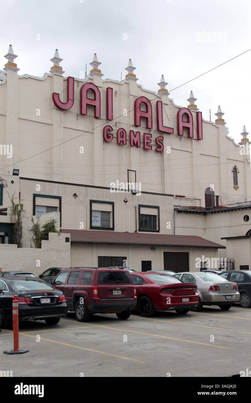 Tijuana, Baja California, Messico - 14 marzo 2025: Il foro Antiguo Palacio Jai Alai è un edificio situato nella città di Tijuana Foto Stock