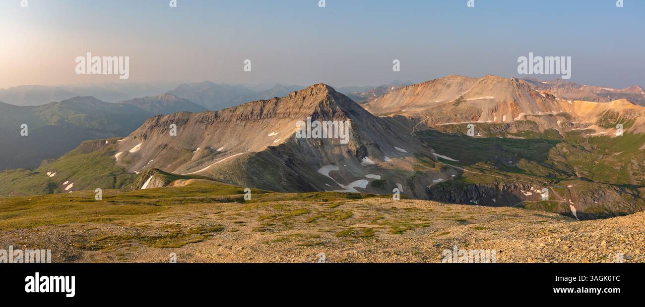 Colorado 13ers Trico Peak (13.329') e T10 (13.484') si innalzano sopra il Black Bear Pass nel San Juans vicino a Silverton, Telluride e Ouray Colorado. Foto Stock
